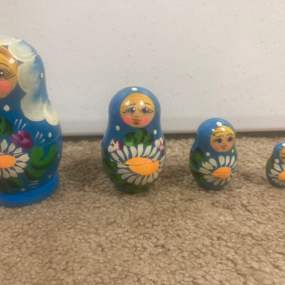 Wooden Russian Nesting Doll Set